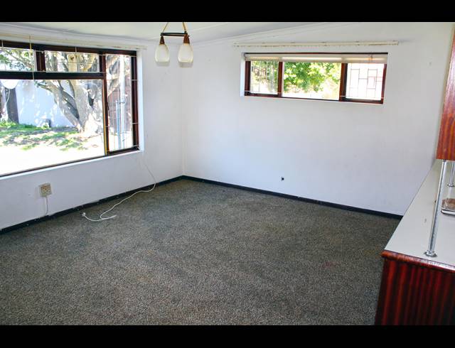 2 BEDROOM HOUSE FOR SALE IN KLEINMOND CENTRAL